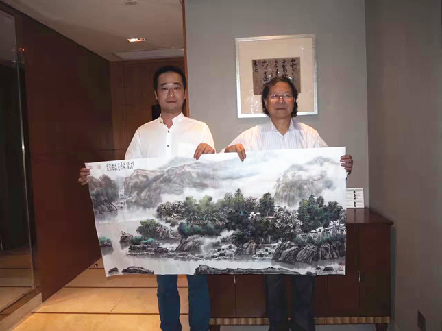 浦君总经理与画家章飚及章彪作品合影