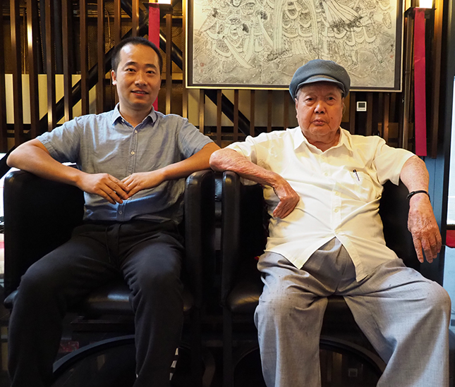 浦君董事长胡桂忠先生与中国美术家协会顾问刘文西合影