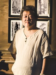 著名山水画家陈建华