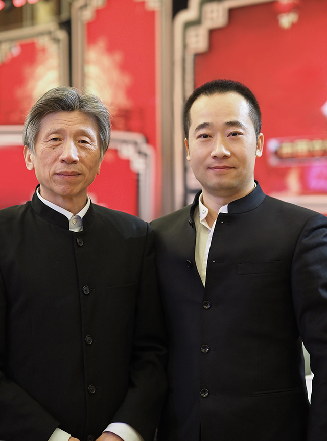 中国美协主席范迪安与浦君艺术总经理胡桂忠先生合影